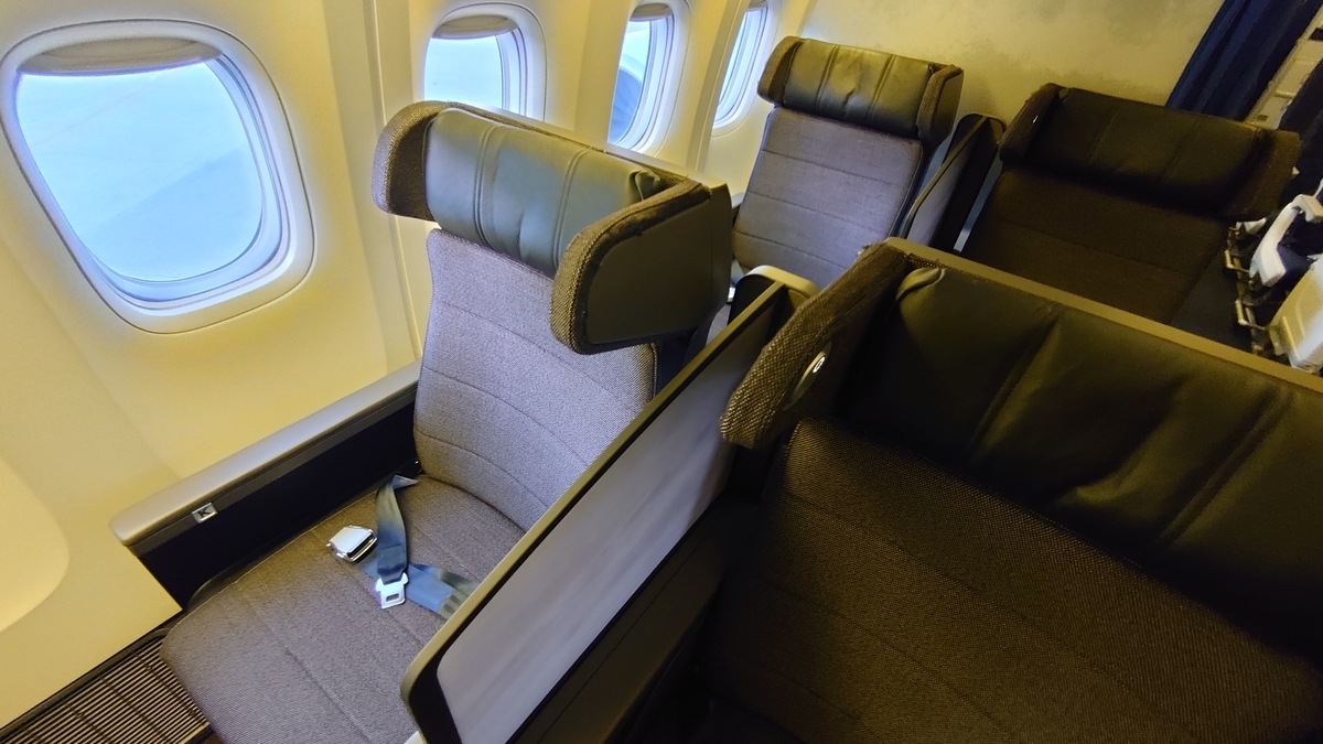 ANA1405便 B777-200ER 722 プレミアムクラス シート ANA1405便 B777-200ER 722 プレミアムクラス シート