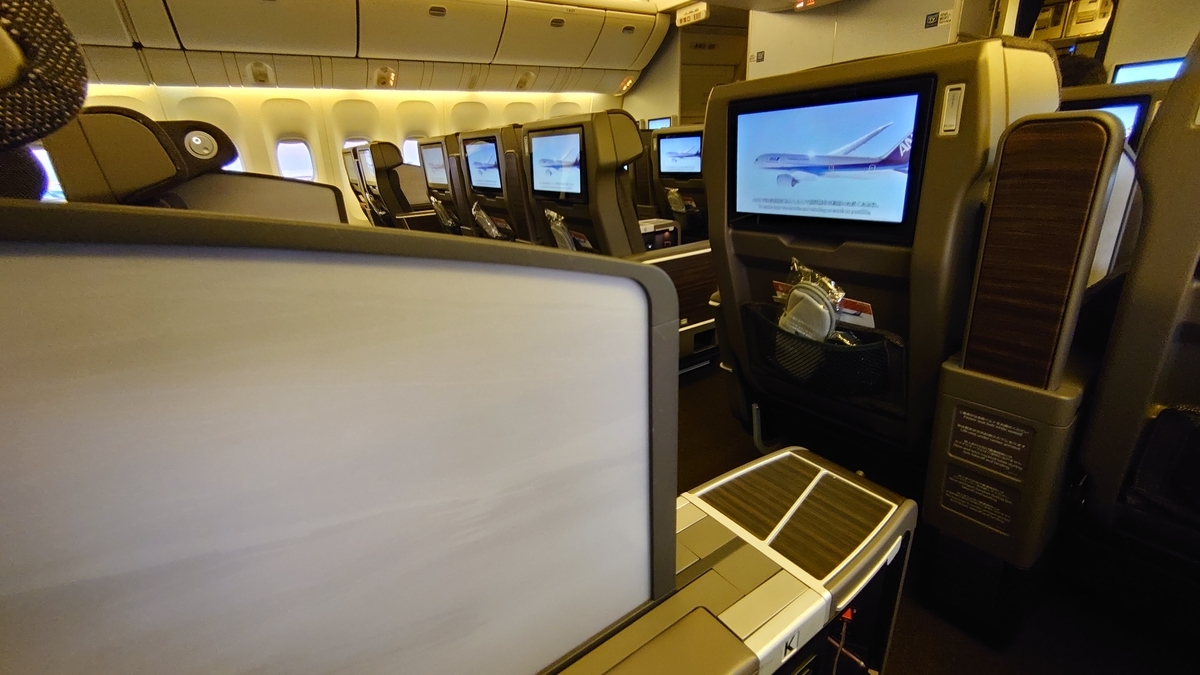 ANA1405便 B777-200ER 722 プレミアムクラス シート ANA1405便 B777-200ER 722 プレミアムクラス シート