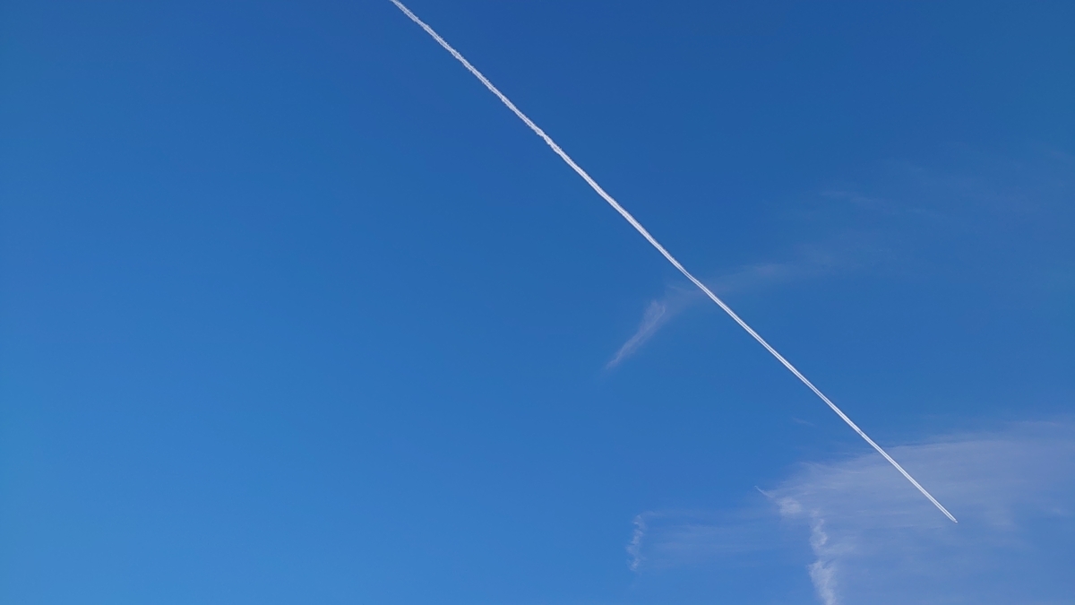 JAL2754便 函館空港 駐機場 上空 飛行機雲