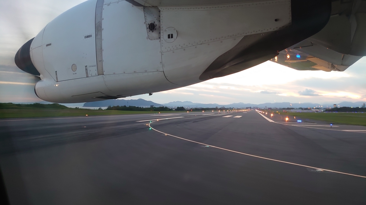 JAL2754便 函館空港 ATR-42 滑走路