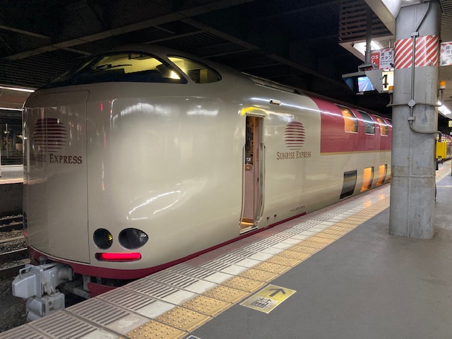 サンライズ出雲号 285系 岡山駅