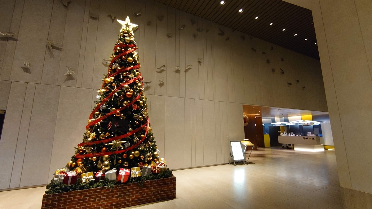 大阪マリオット都ホテル ロビー クリスマスツリー