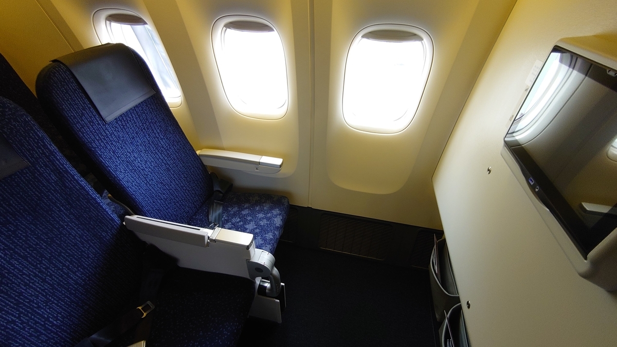 ANA996便 722 普通席 客室