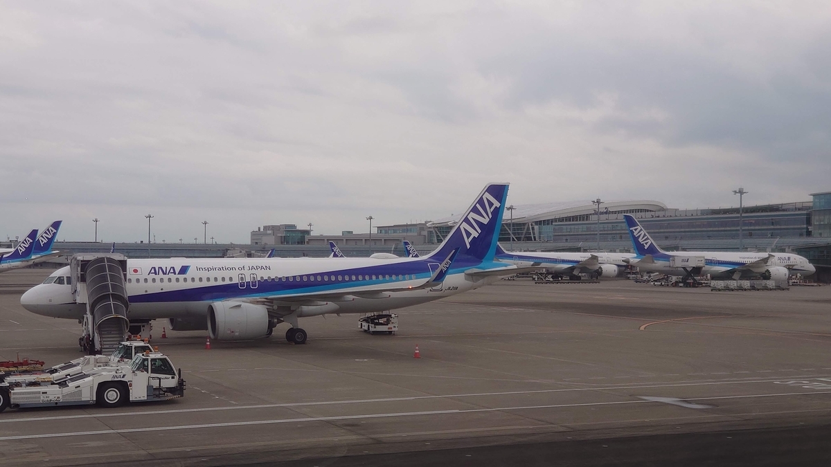 ANA996便 722 普通席 客室