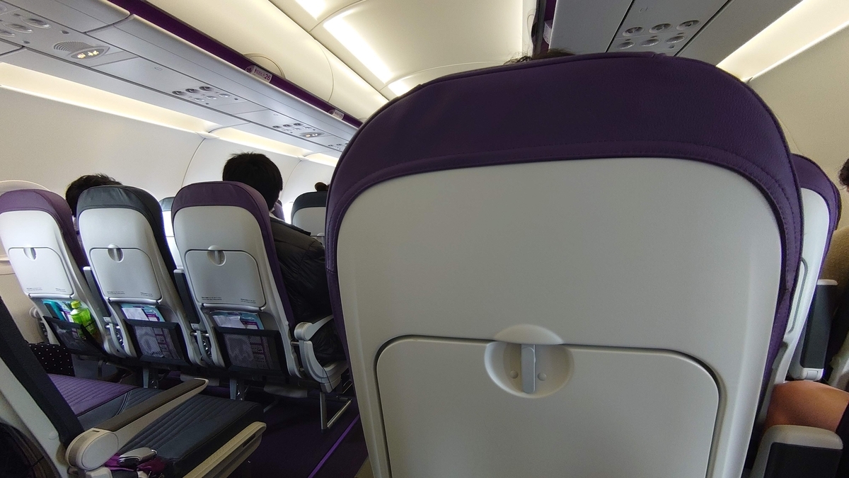 APJ565便 普通席 機内
