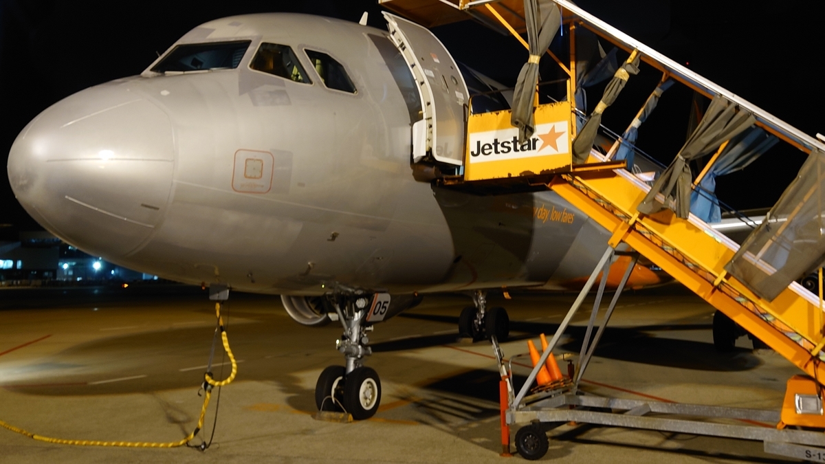 JJP212便 成田空港