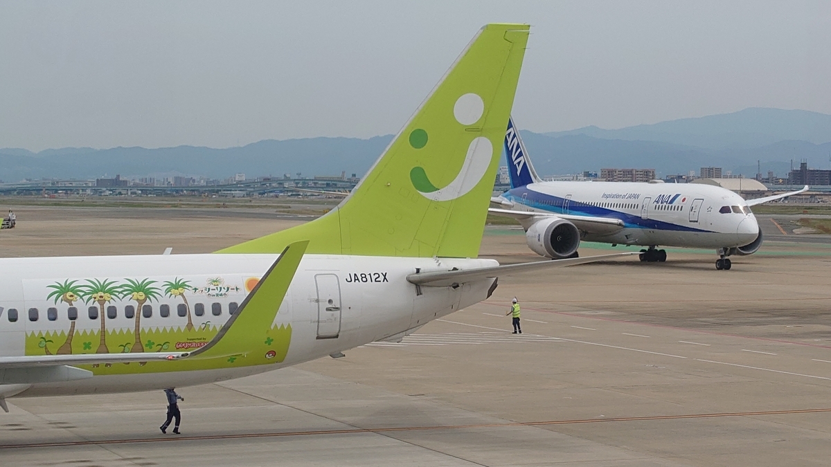 福岡空港 搭乗待合室から誘導路方向