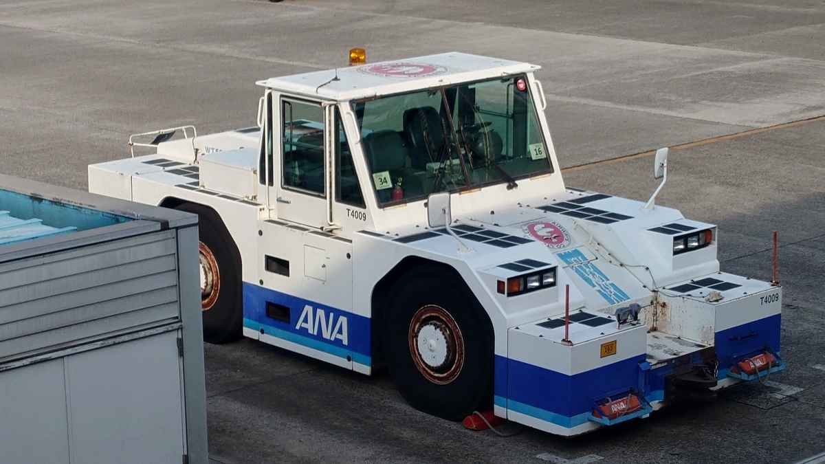 鹿児島空港 全日本空輸 トーイングカー