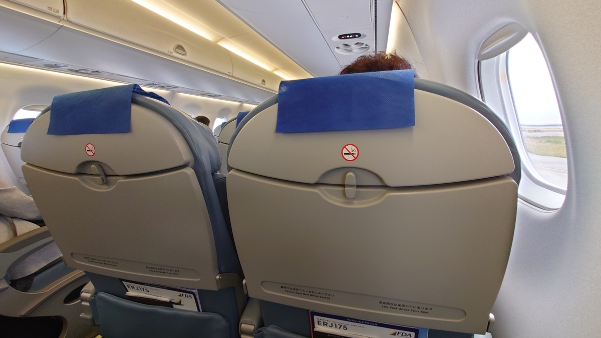 FDA E175 機内