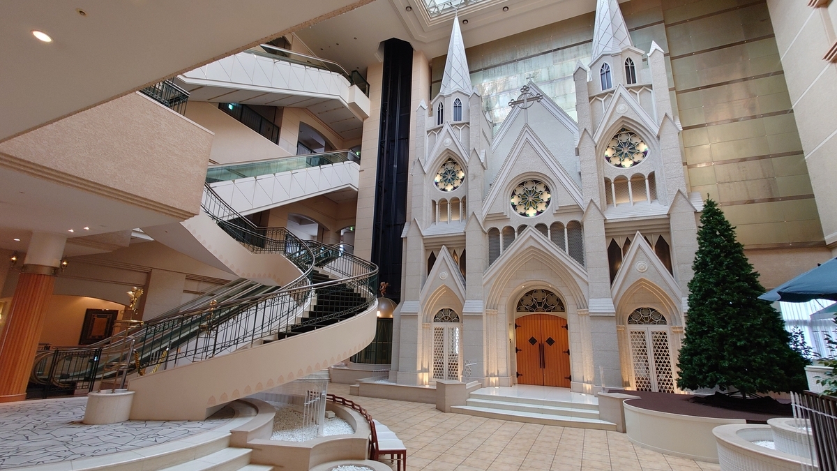 ホテルエミシア札幌 フロント付近