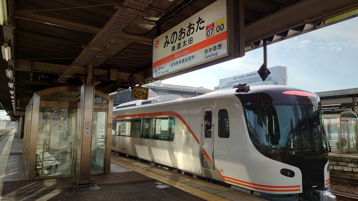 ひだ1号 美濃太田駅 HC85系