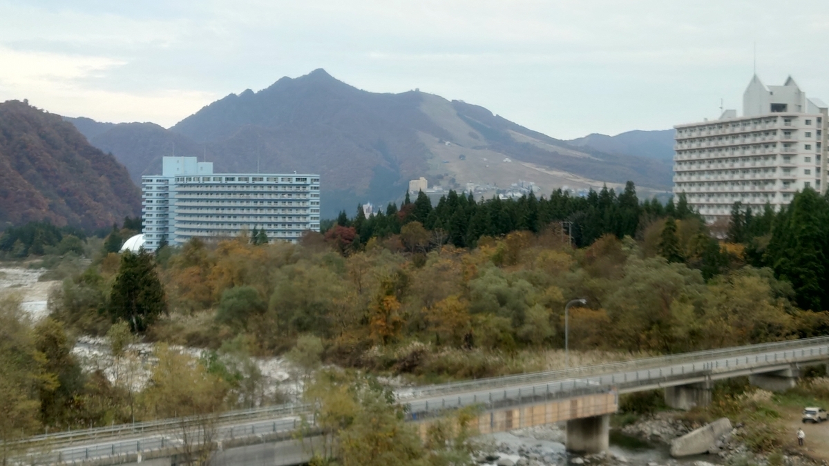 谷川岳もぐら号 越後湯沢付近