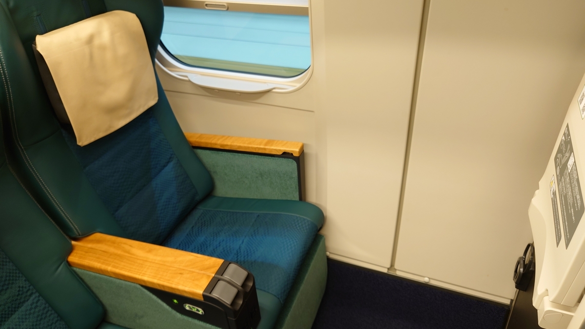 つばさ122号 E8系新幹線のグリーン車座席