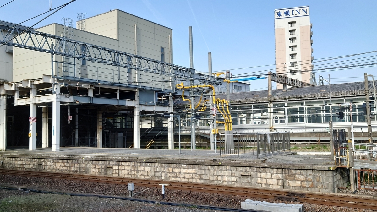 JR米原駅 新幹線ホームと東横INN