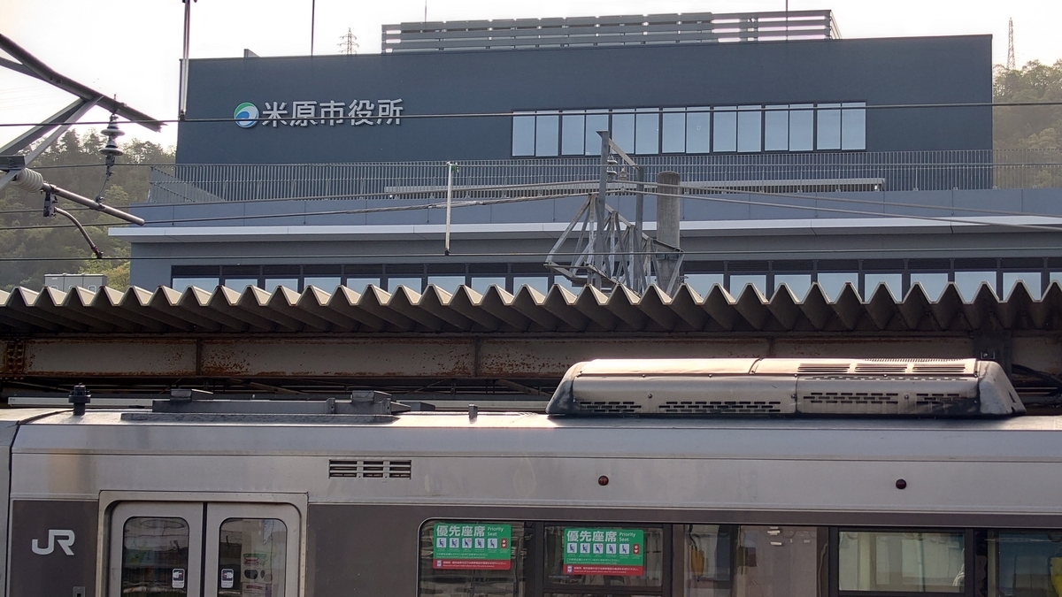 JR米原駅 在来線ホームと米原市役所
