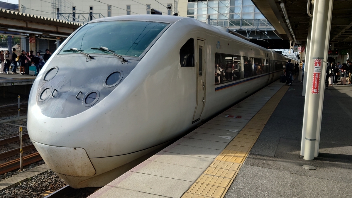 JR米原駅 しらさぎ号の681系
