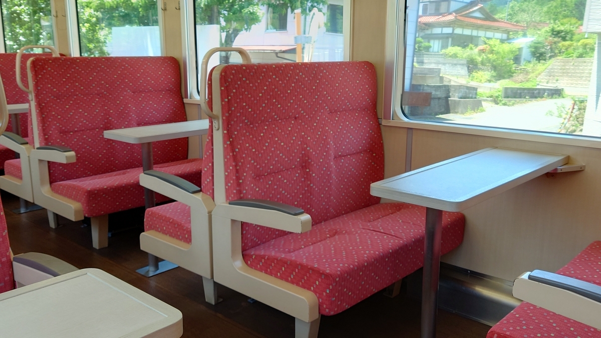 三陸鉄道の列車車内 ボックスシート