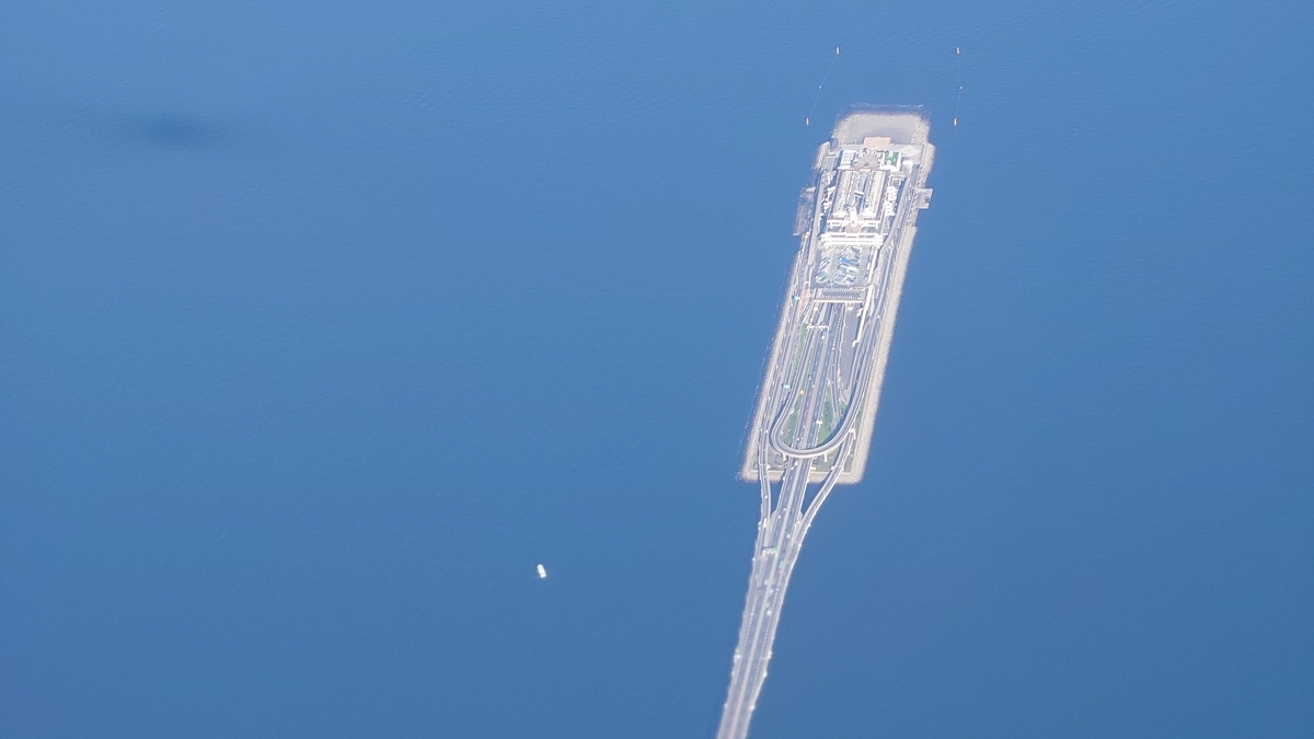 東京湾アクアライン 海ほたるパーキングエリア上空