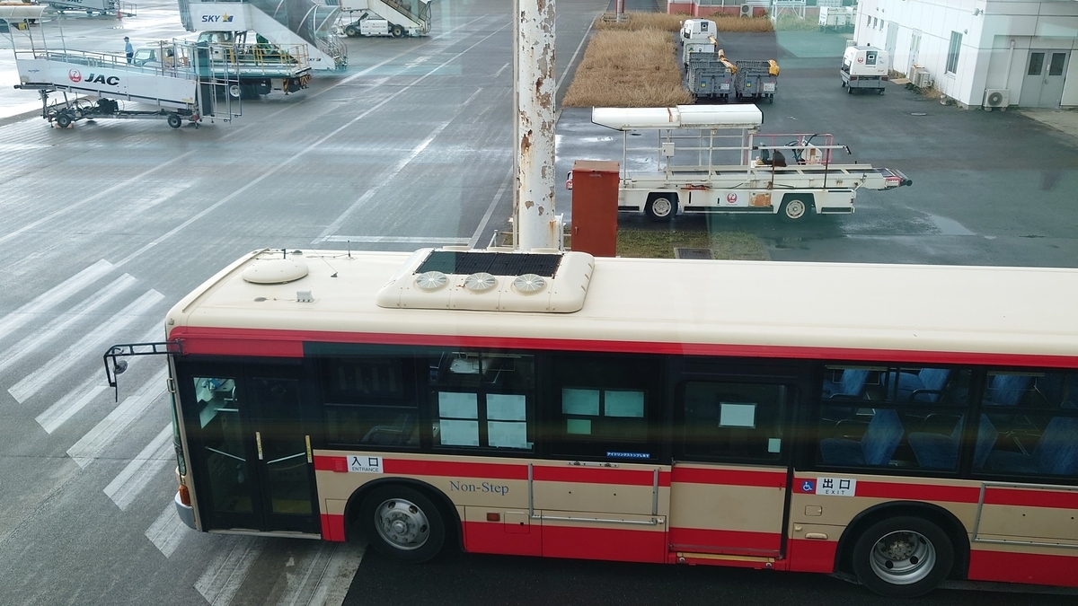JAL3861便 奄美空港の搭乗待合室