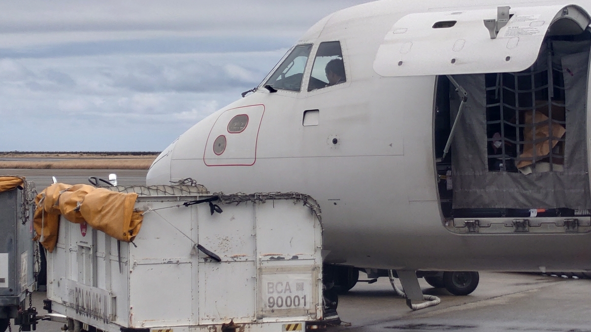 JAL3861便 奄美空港の駐機場