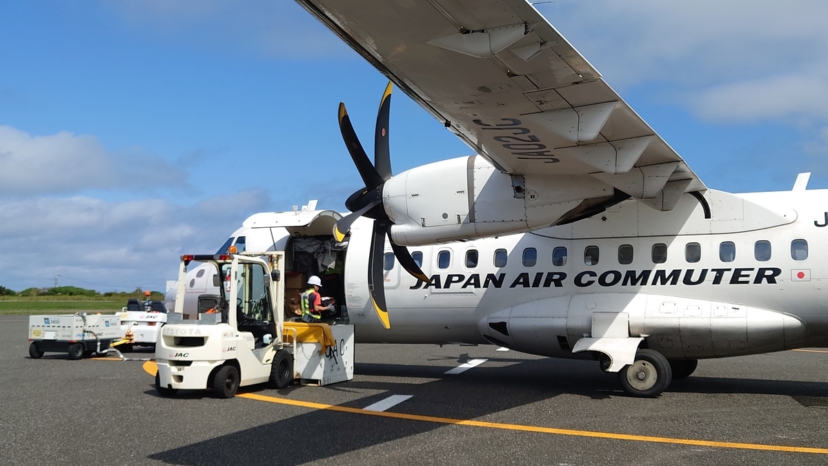 JAL3861便 与論空港の駐機場