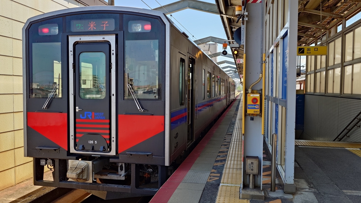 JR出雲市駅 山陰本線 キハ127系車両