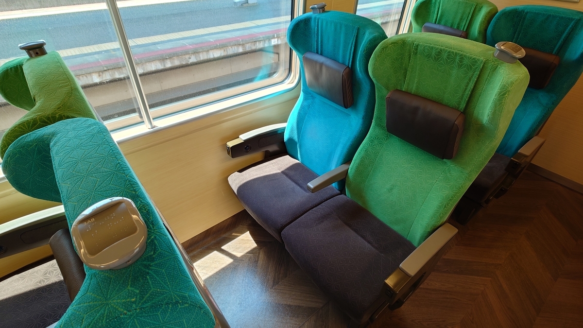 やくも号 273系 普通車指定席の座席