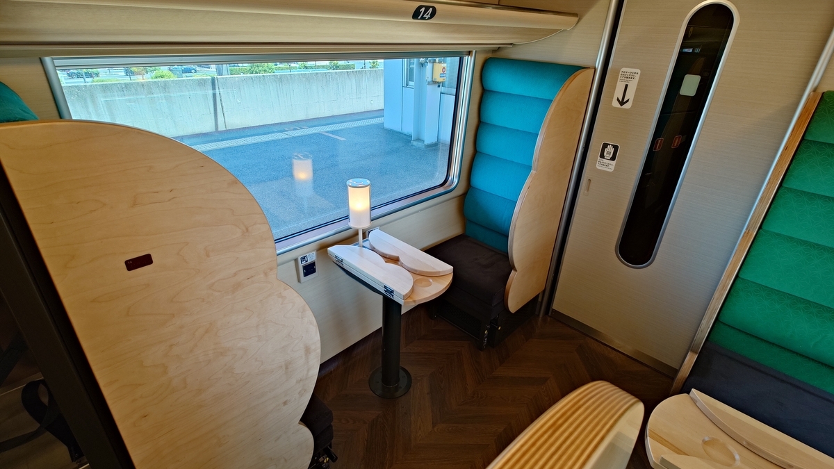 やくも号 273系 コンパートメントの座席