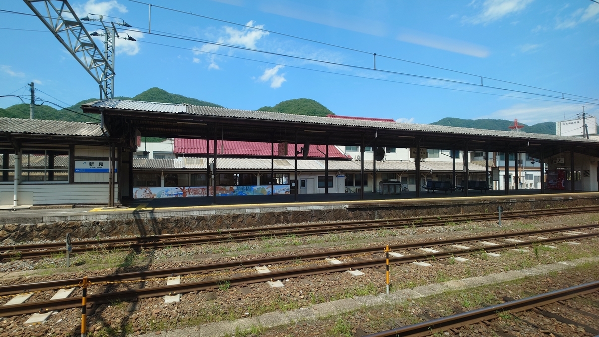 やくも号 新見駅の姫新線ホーム