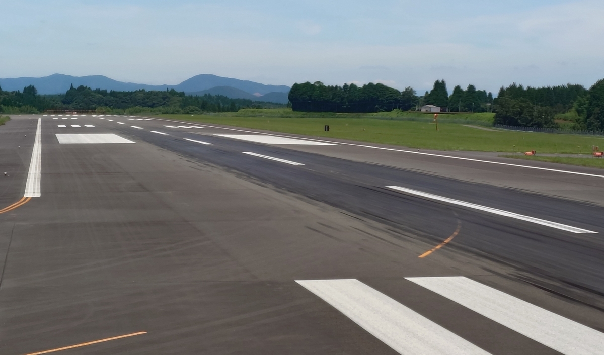 JAL645便 鹿児島空港の滑走路