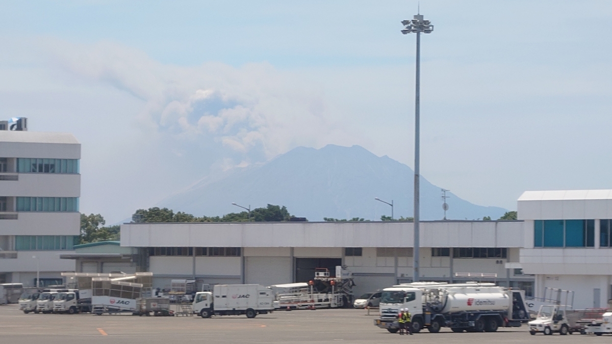 JAL645便 鹿児島空港から桜島方向