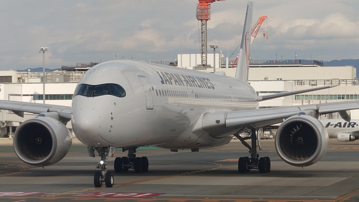 福岡空港 JALのA350-900型機