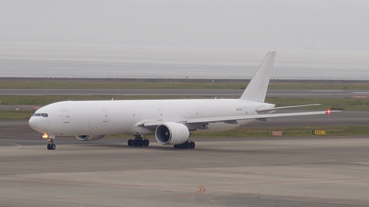 名古屋中部国際空港 カリッタエア B777-300型機