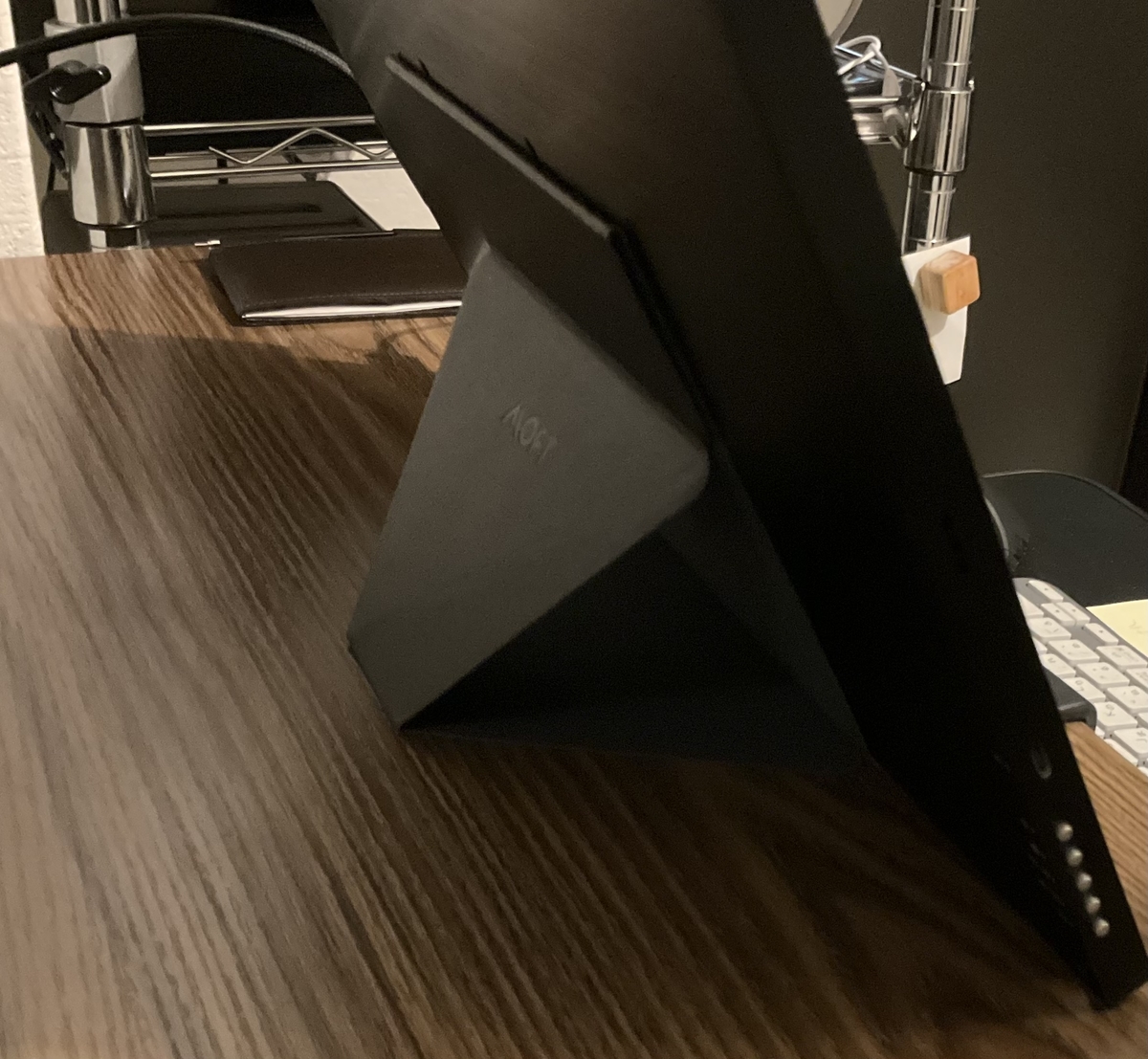 16インチのモバイルモニタにMOFTを貼り付ける - ビルドンブング