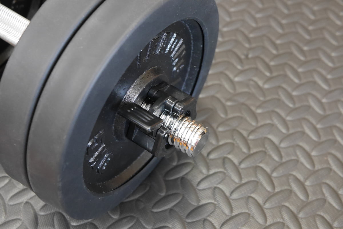 イージーカラーをダンベルシャフトにはめる