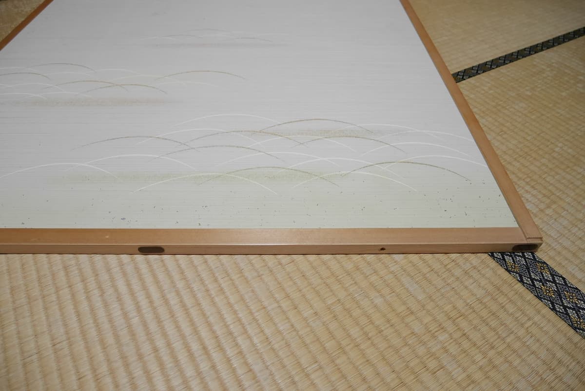 ふすまにトスベールを貼りつけた