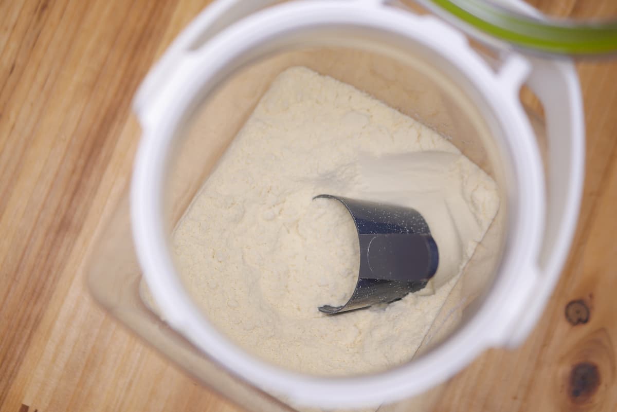 Impactホエイ 北海道ミルクの粉末