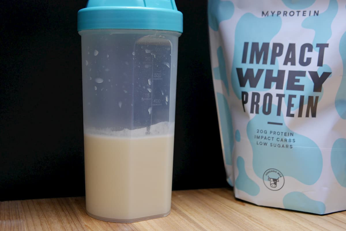 水に溶かしたImpactホエイ 北海道ミルク