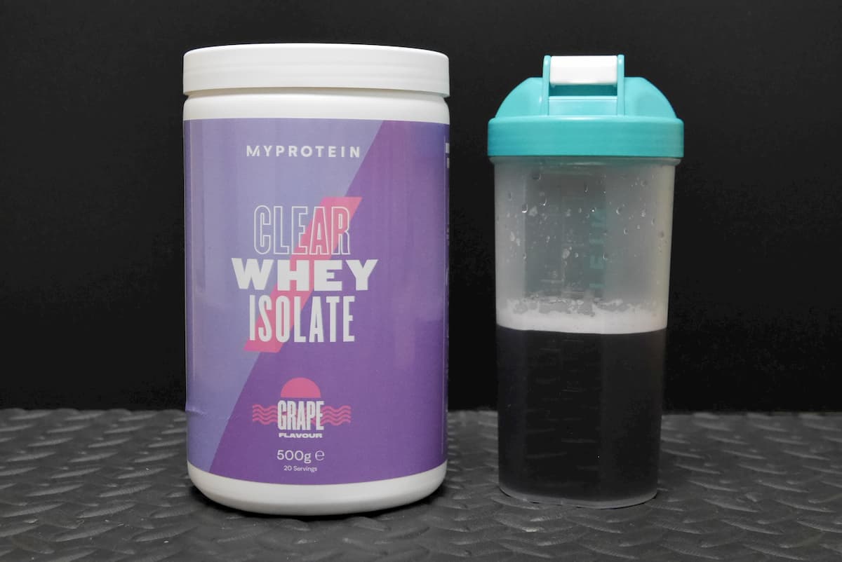 水に溶かしたクリアホエイアイソレート（グレープ）