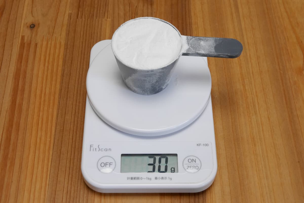 クリアホエイアイソレート ラムネは1スクープで30g