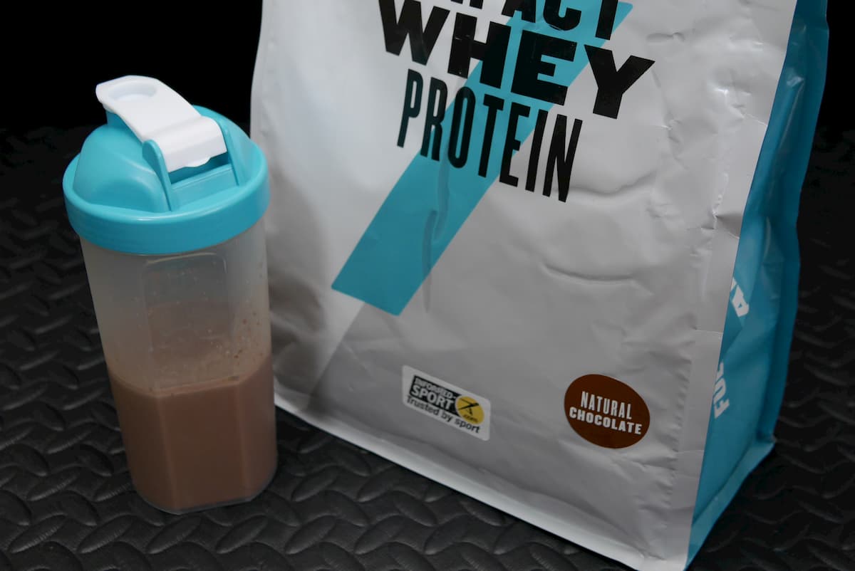 Impactホエイ エリートを見ずに溶かした状態