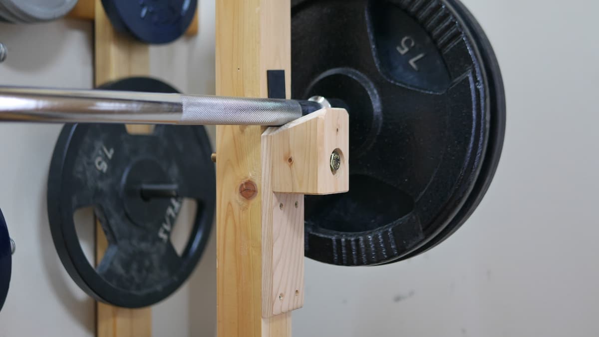 板を挟んで奥行きを伸ばしたバーベルフック