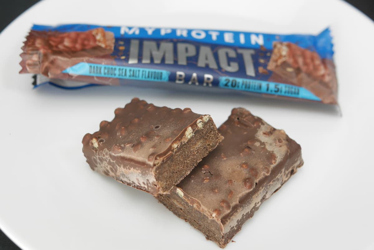 Impact プロテインバー ダークチョコ＆シーソルトフレーバー