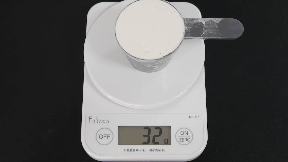 クリアホエイアイソレート アップル 付属のスプーン1杯で約32g