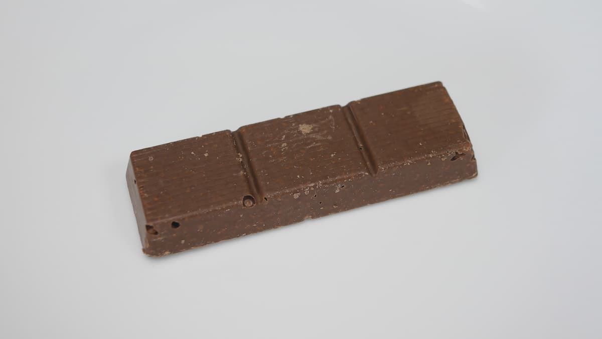 BASE LAB. プロテインバー ビターチョコの中身