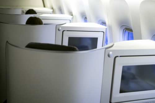 飛行機内での優遇①広々としたビジネスシート&専用ラウンジ 飛行機内での優遇①広々としたビジネスシート&専用ラウンジ