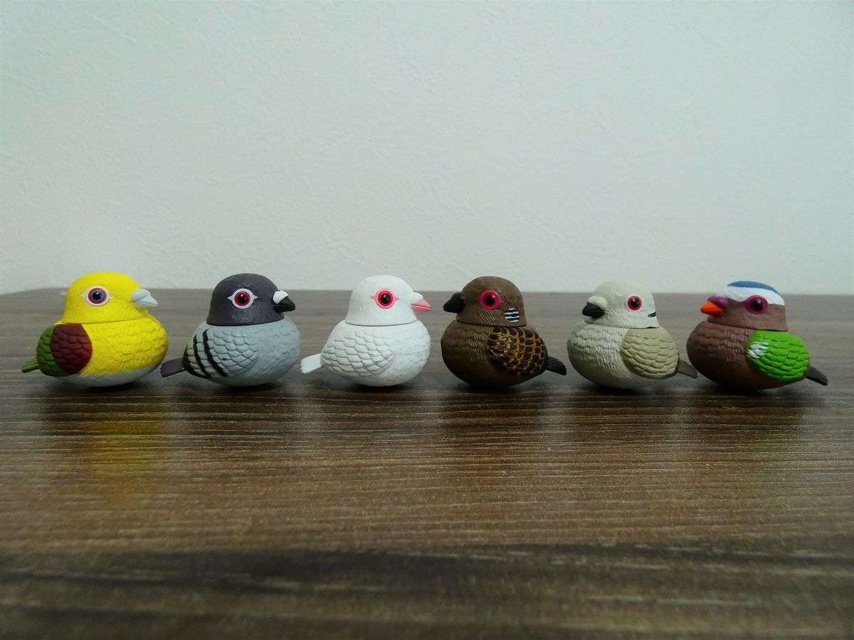 ハトのフィギュアを2種類紹介 みにくいドバトの子