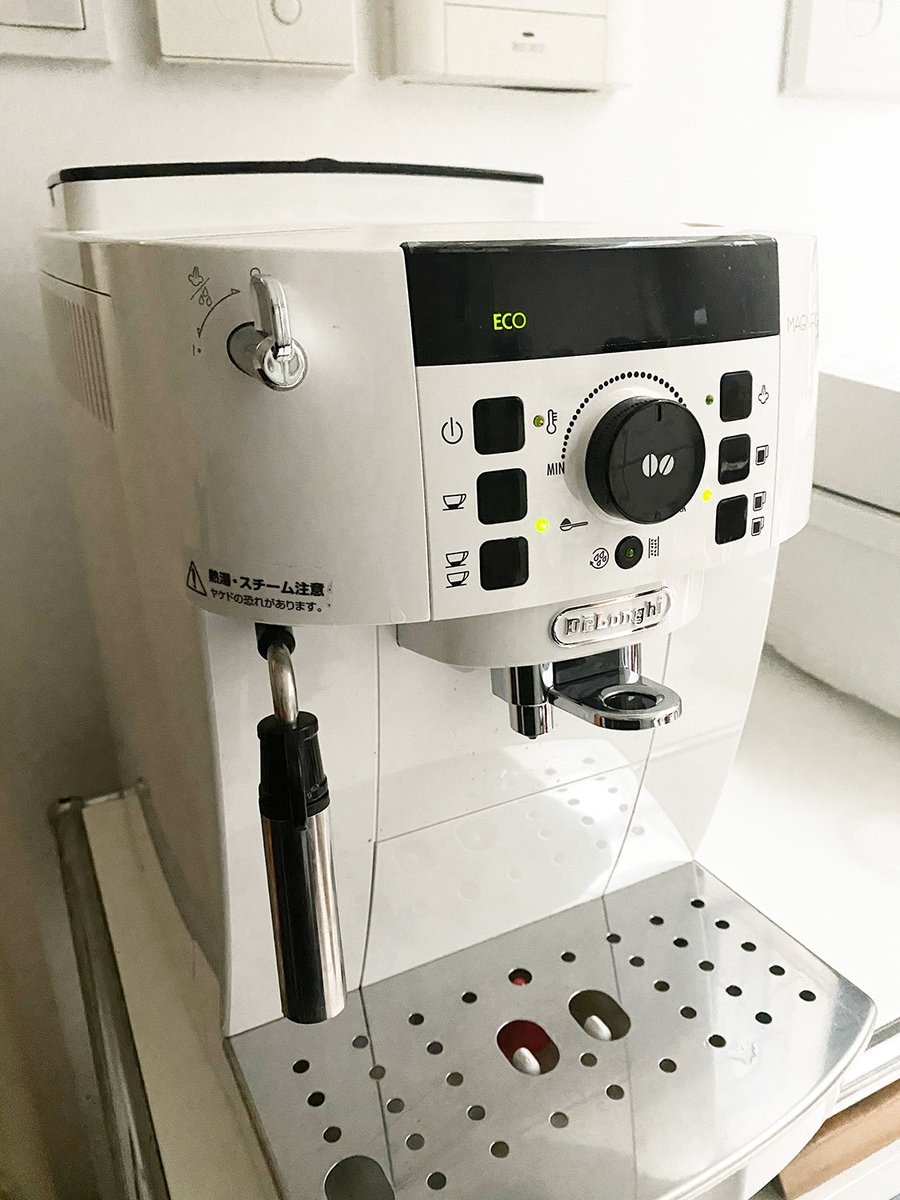 DeLonghi 飛び出る デロンギ マグニフィカS ECAM22112W WHITE
