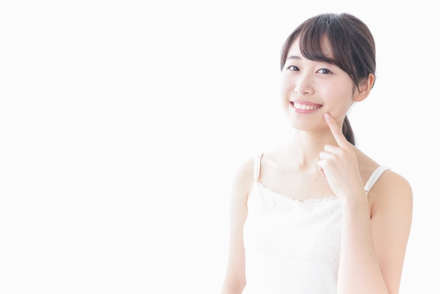 美肌を保てていることに自信を持っている笑顔の女性