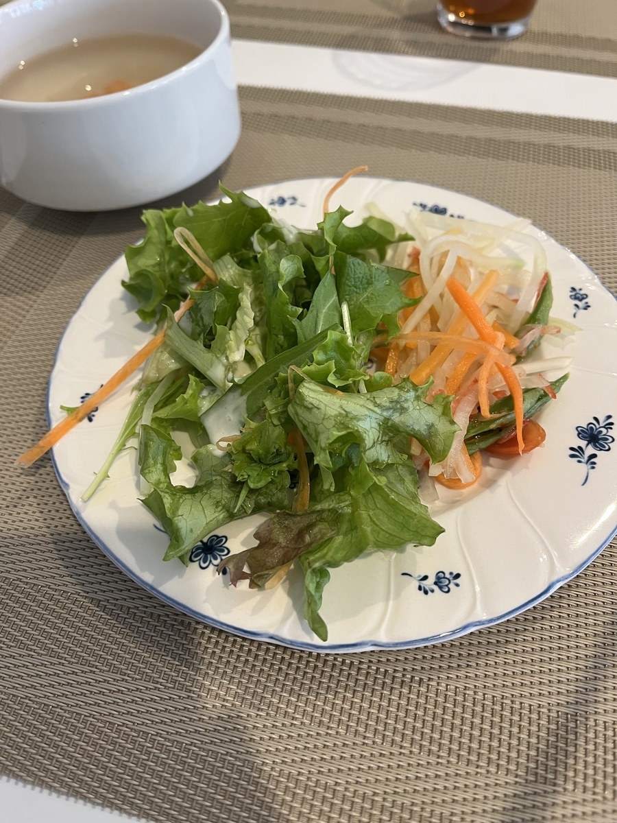 葉っぱのサラダとソムタム